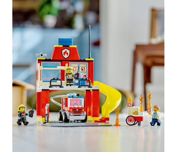 LEGO City 60375 Remiza strażacka i wóz strażacki - 1091241 - zdjęcie 7